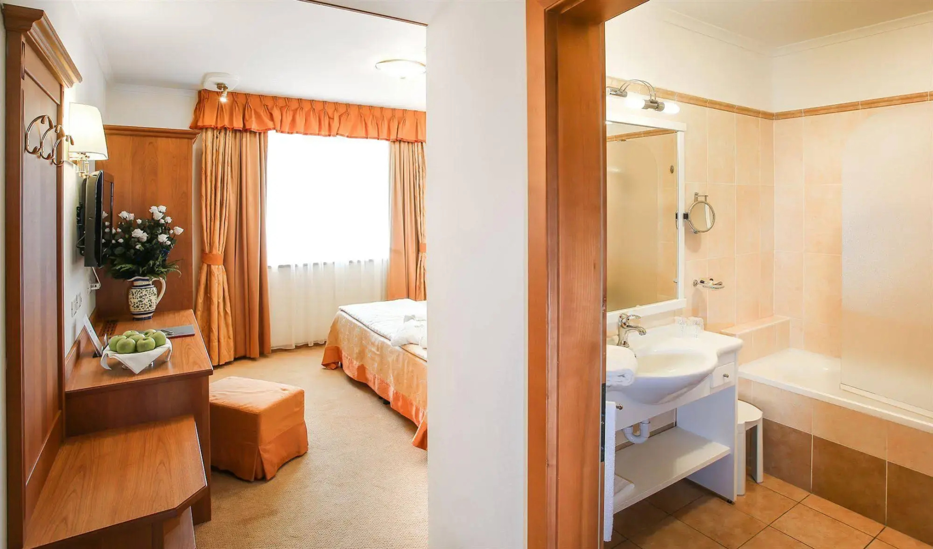 Photo - Sartori's Hotel