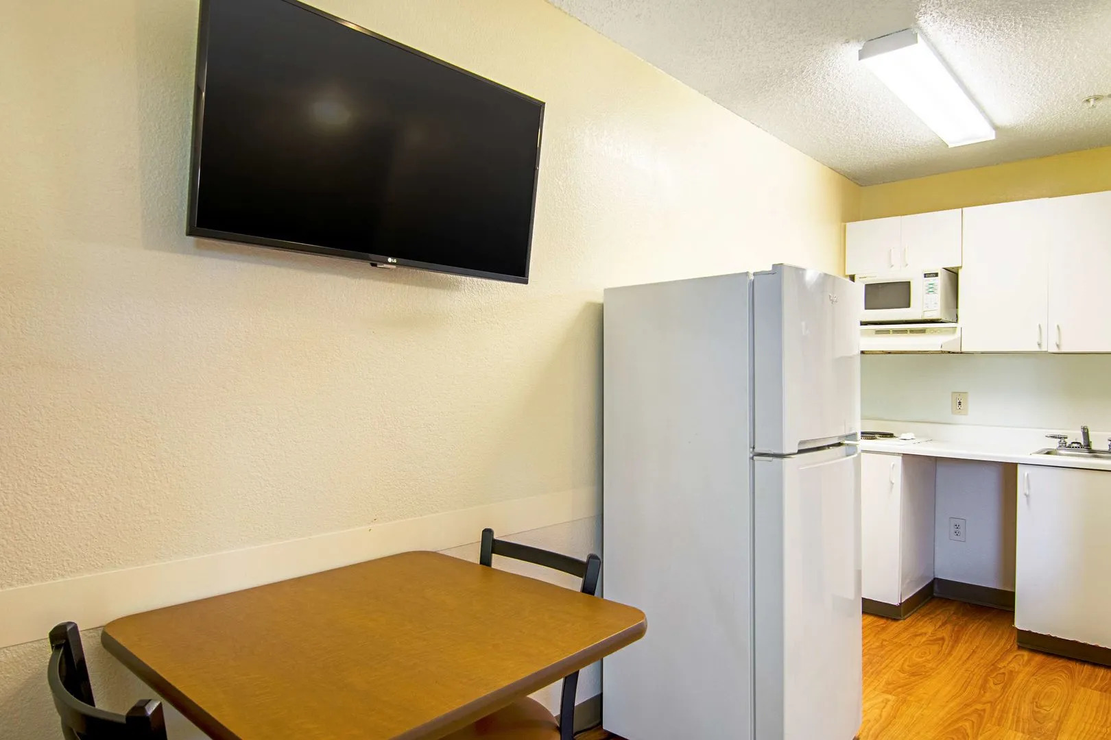 Foto - HomeTowne Studios by Red Roof Chicago - Waukegan