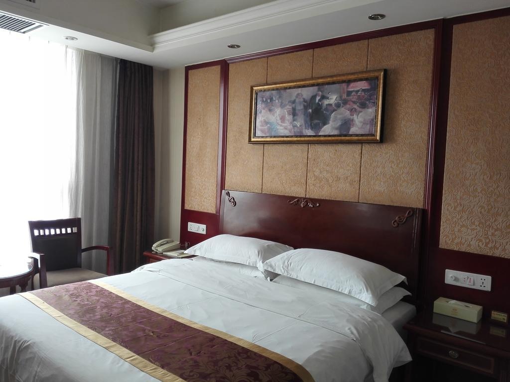 Vienna Hotel Nanyang People Road