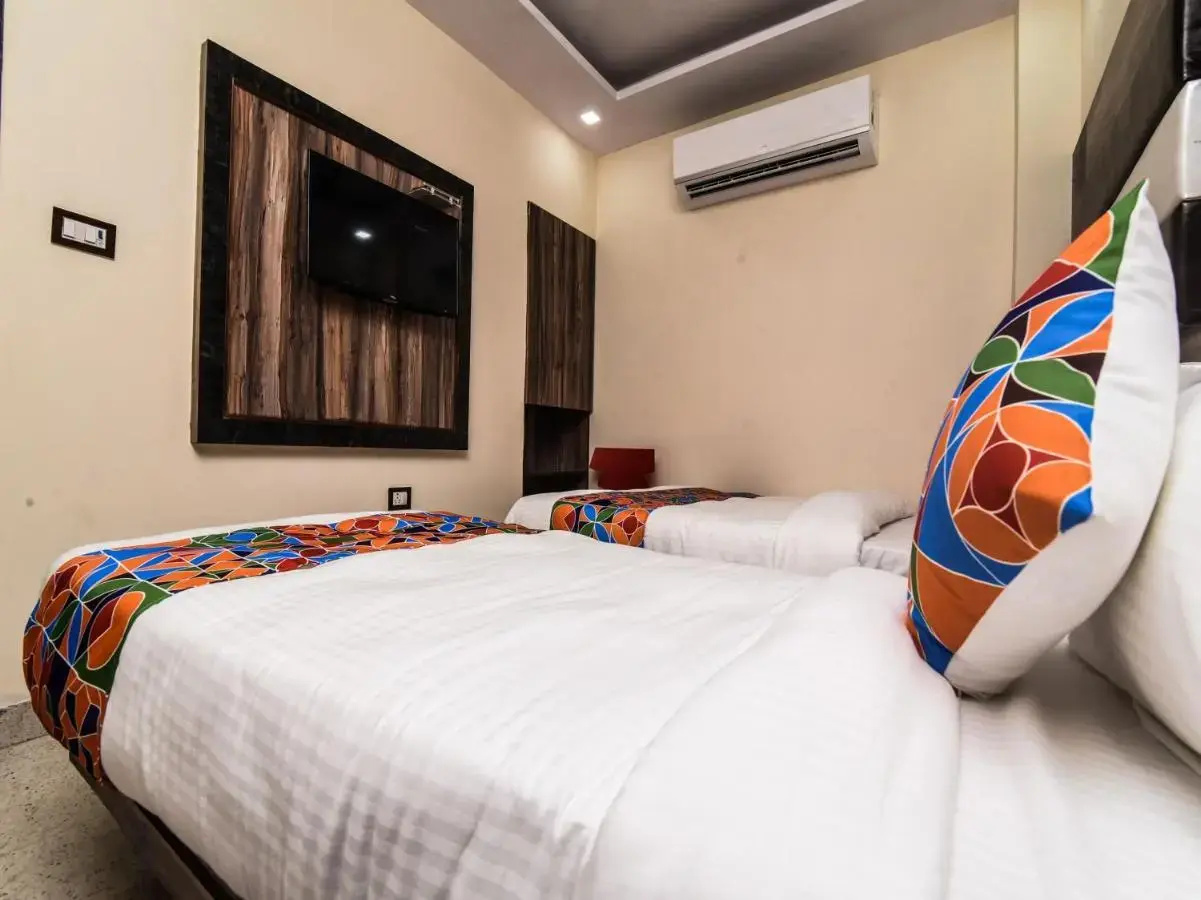 Photo - Hotel Dollar Inn