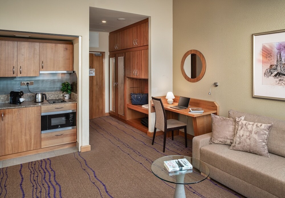 Foto - Crown Palace Apartments by Adrez