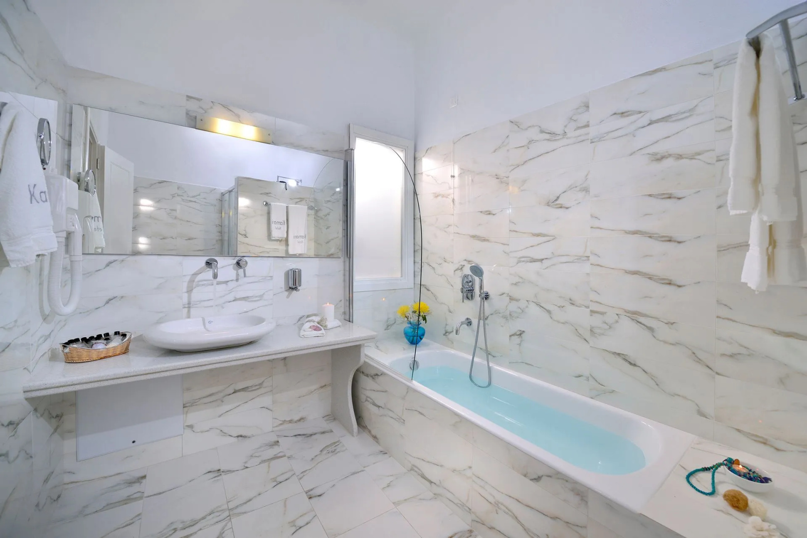 Photo - Kamari Hotel