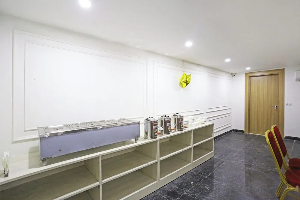 Hotel Decent Suites - Delhi Airport