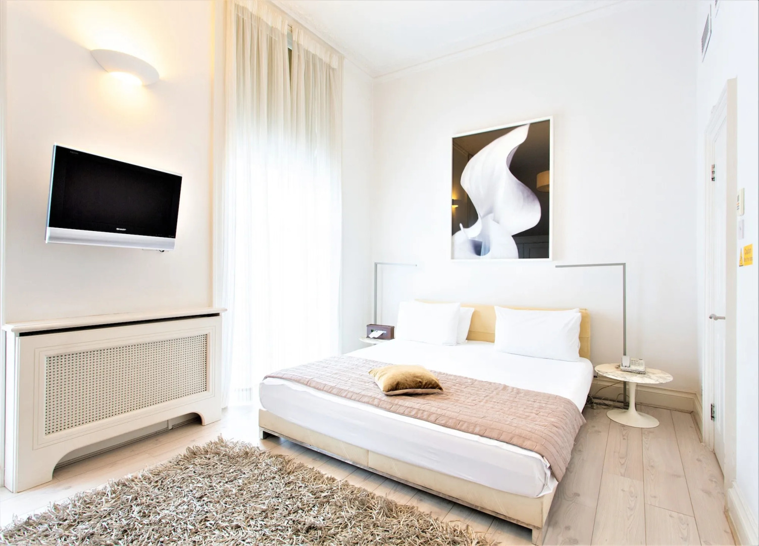 Photo - The Sumner Hotel