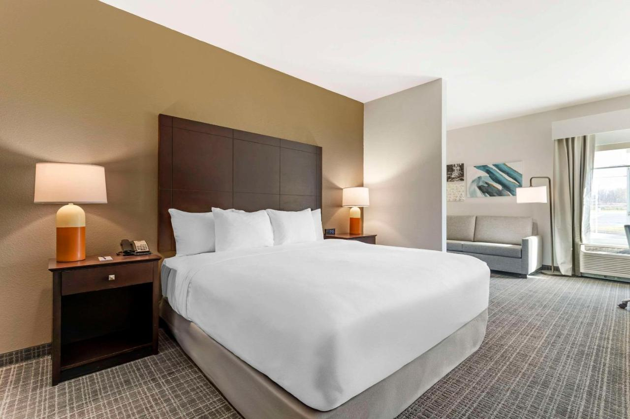 Photo - Comfort Inn & Suites Verona at Turning Stone Resort Casino