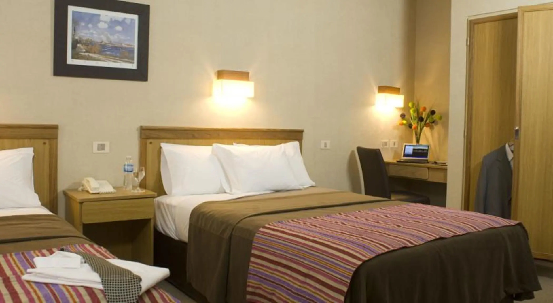 Photo - Land Express Neuquén Hotel