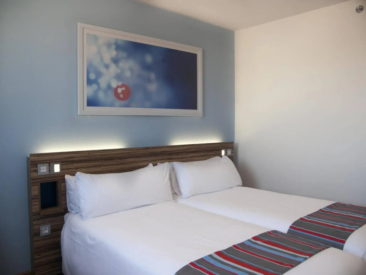 Photo - Travelodge Barcelona Poblenou