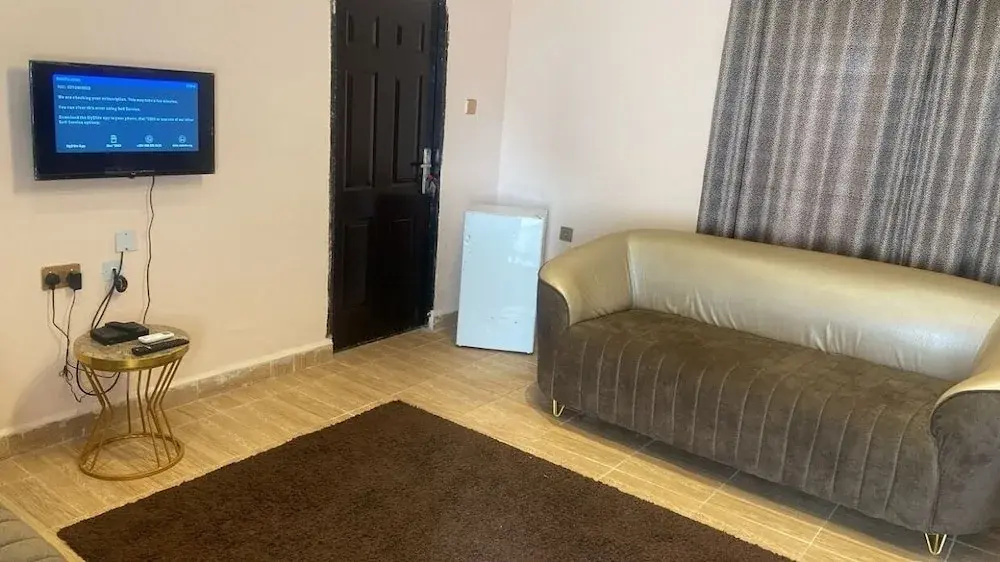 Claramojisola - Eunice Apartments — фото 1