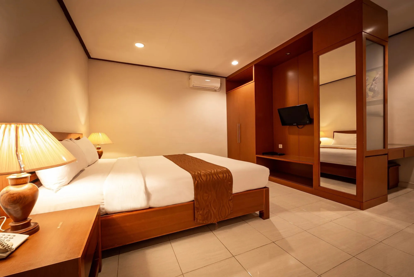 Foto - Yulia Beach Inn Kuta