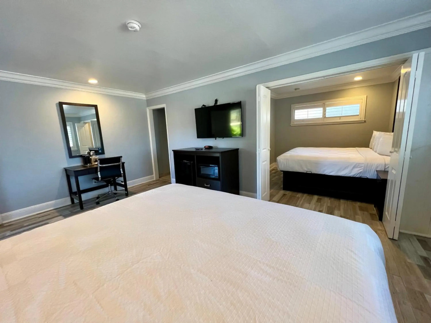 Photo - Aura Inn Monterey
