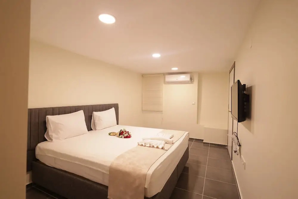 Photo - Bonita Apart