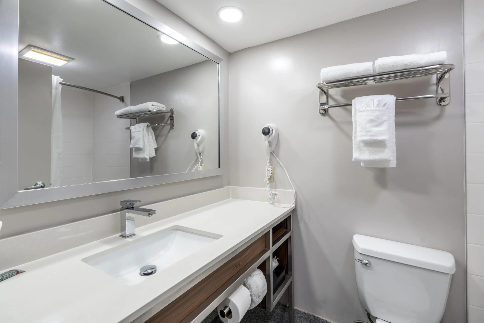 Photo - Best Western Airport Plaza Hotel – LAX  Airport LA Stadium