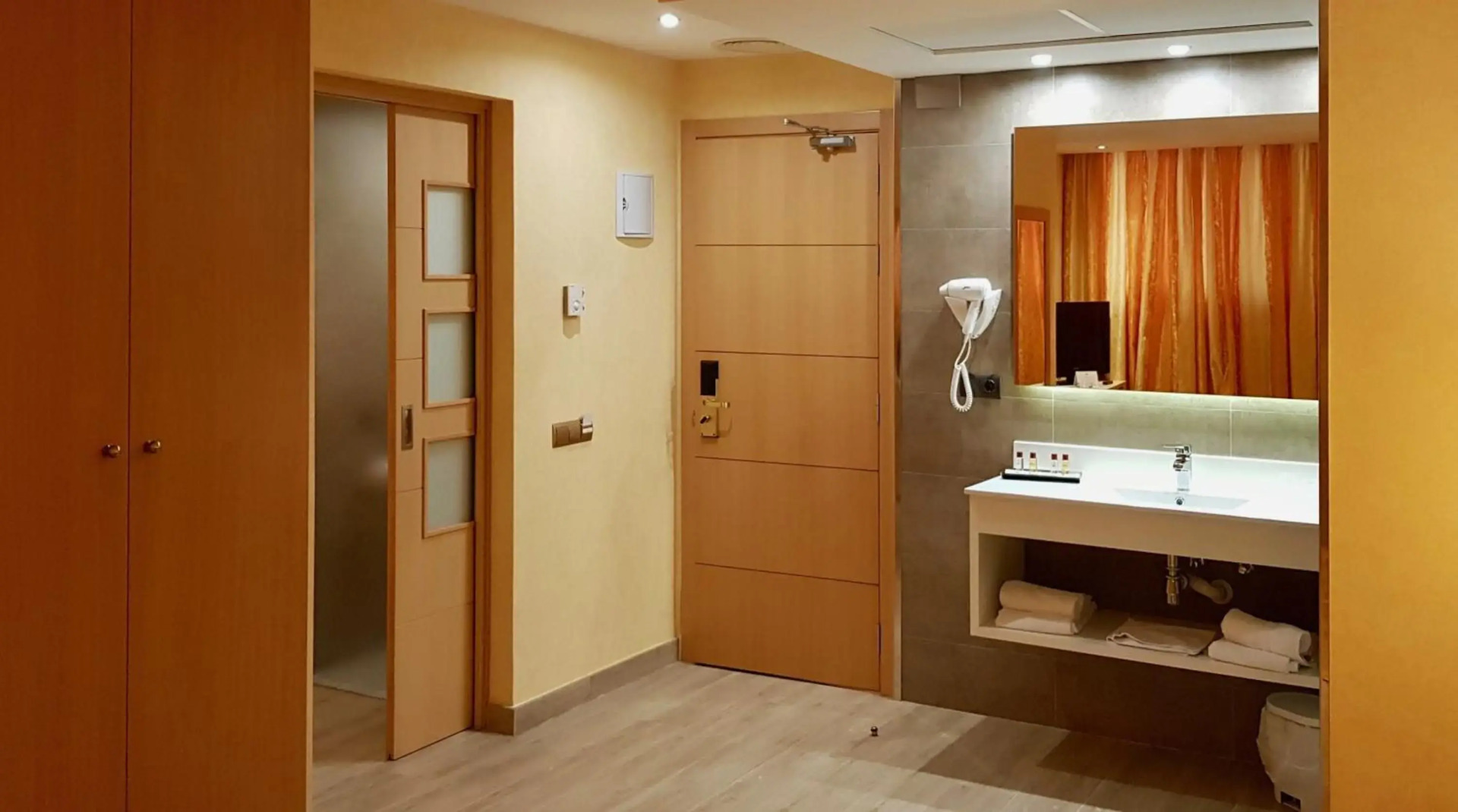 Photo - Renaissance Barcelona Hotel