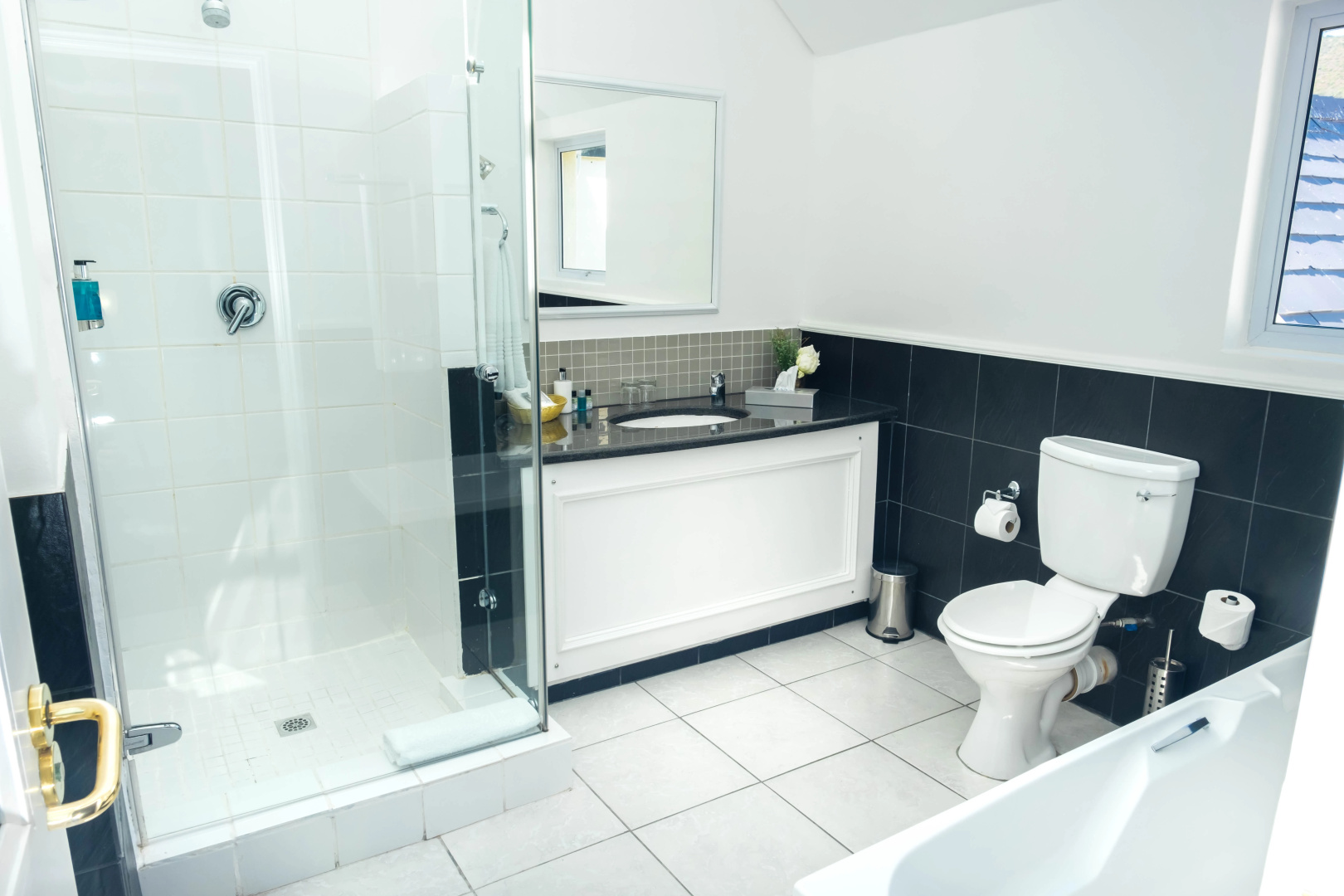 Photo - The Bantry Bay Aparthotel by Totalstay