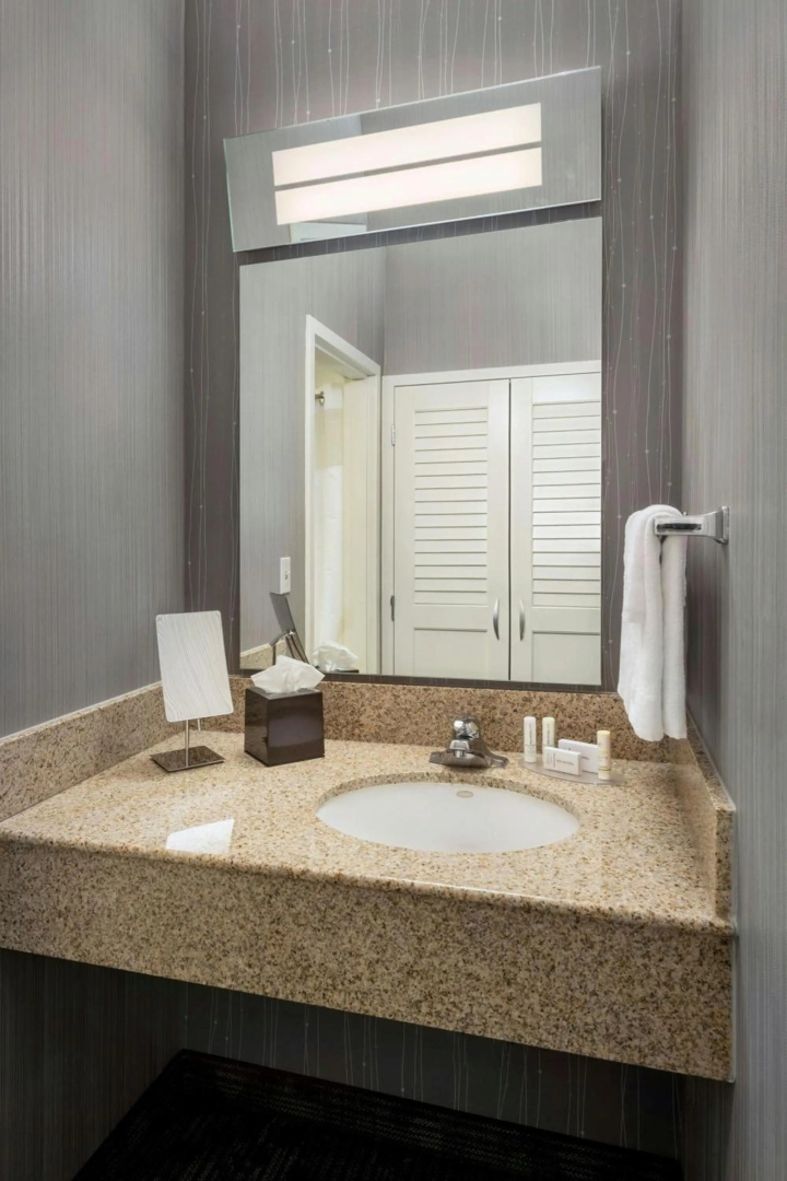 Foto - Courtyard by Marriott Newark Liberty International Airport