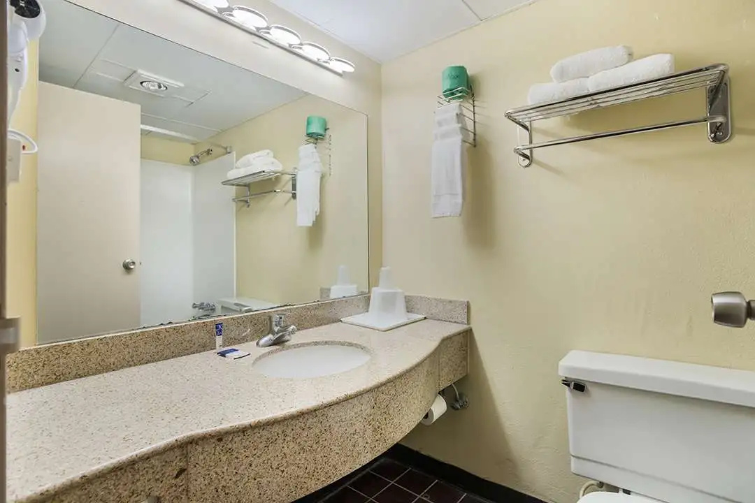 Photo - Americas Best Value Inn Tulsa at I-44