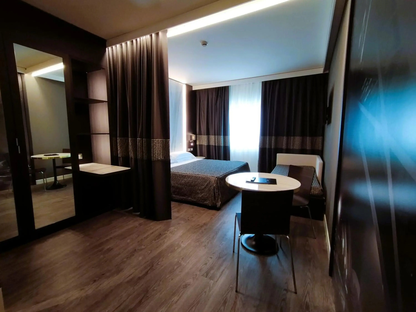Photo - The Sydney Hotel