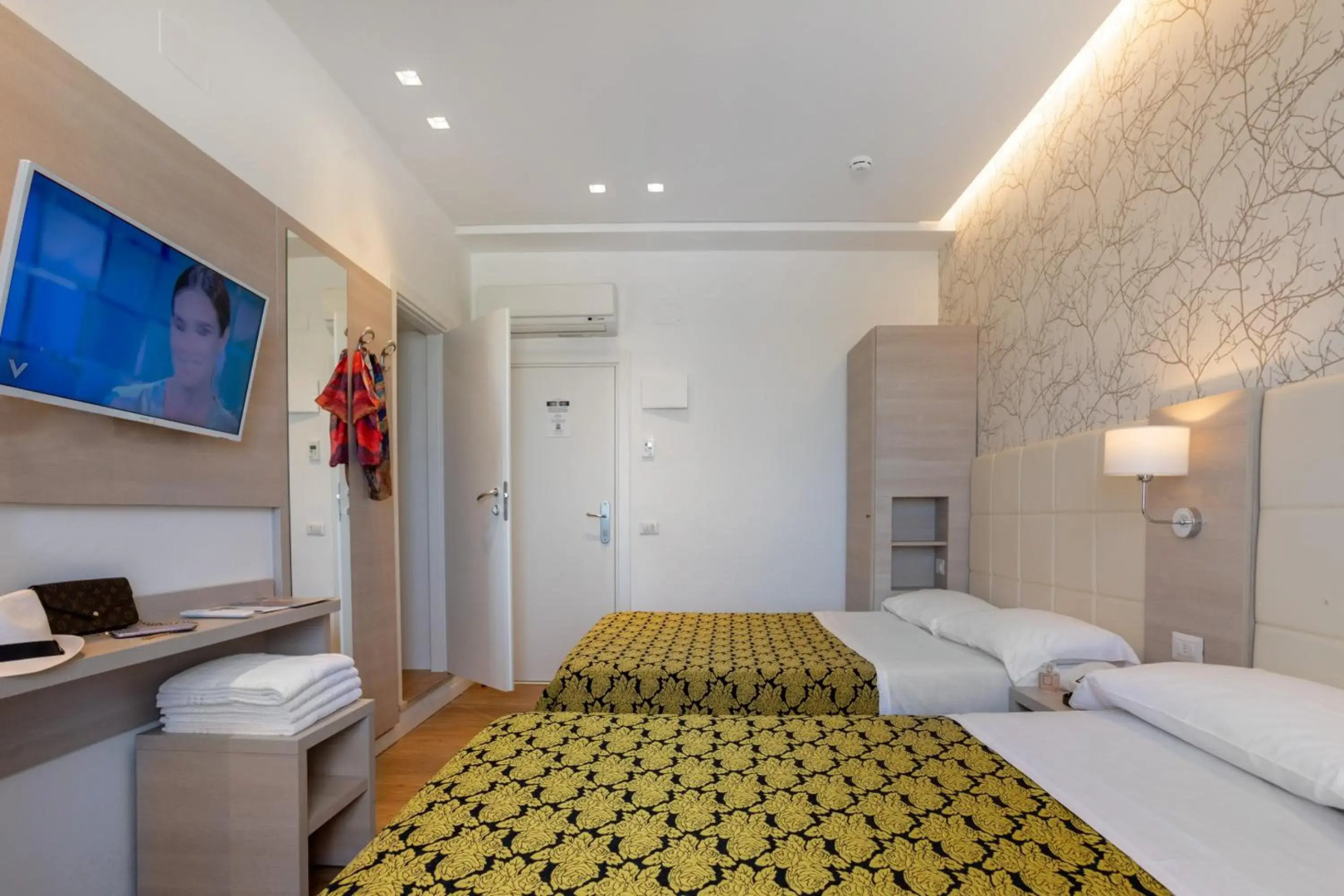 Photo - Hotel Villa dei Fiori - sul mare con piscina