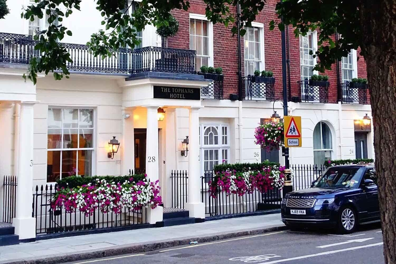 Photo - Tophams Hotel