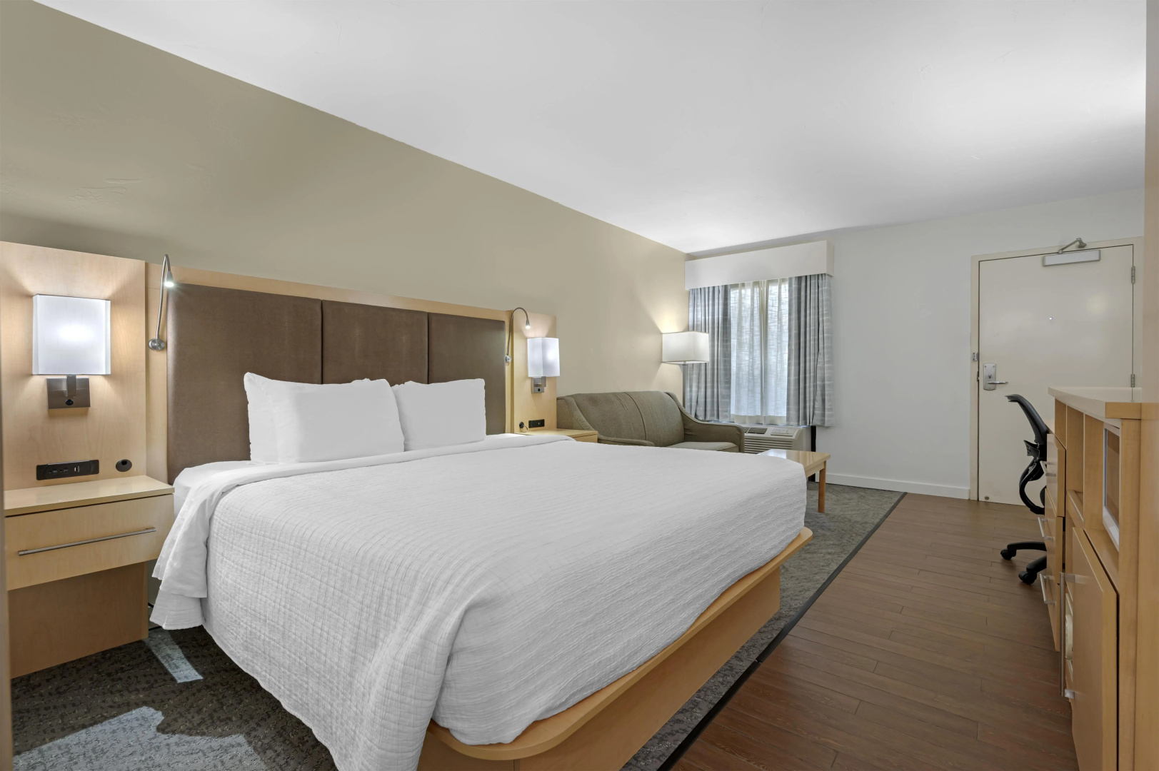 Foto - Best Western Plus South Coast Inn