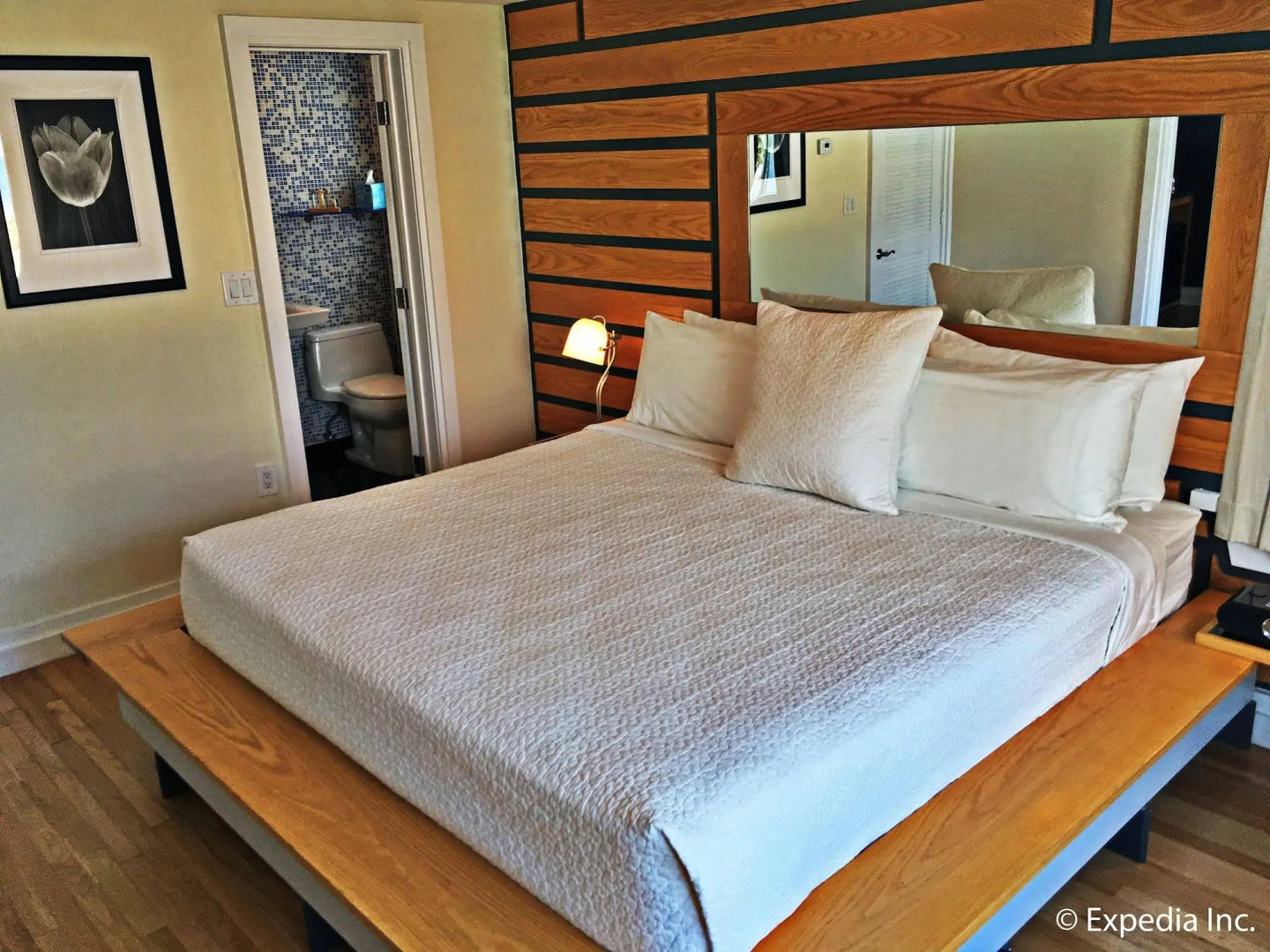 Photo - Colony Hotel