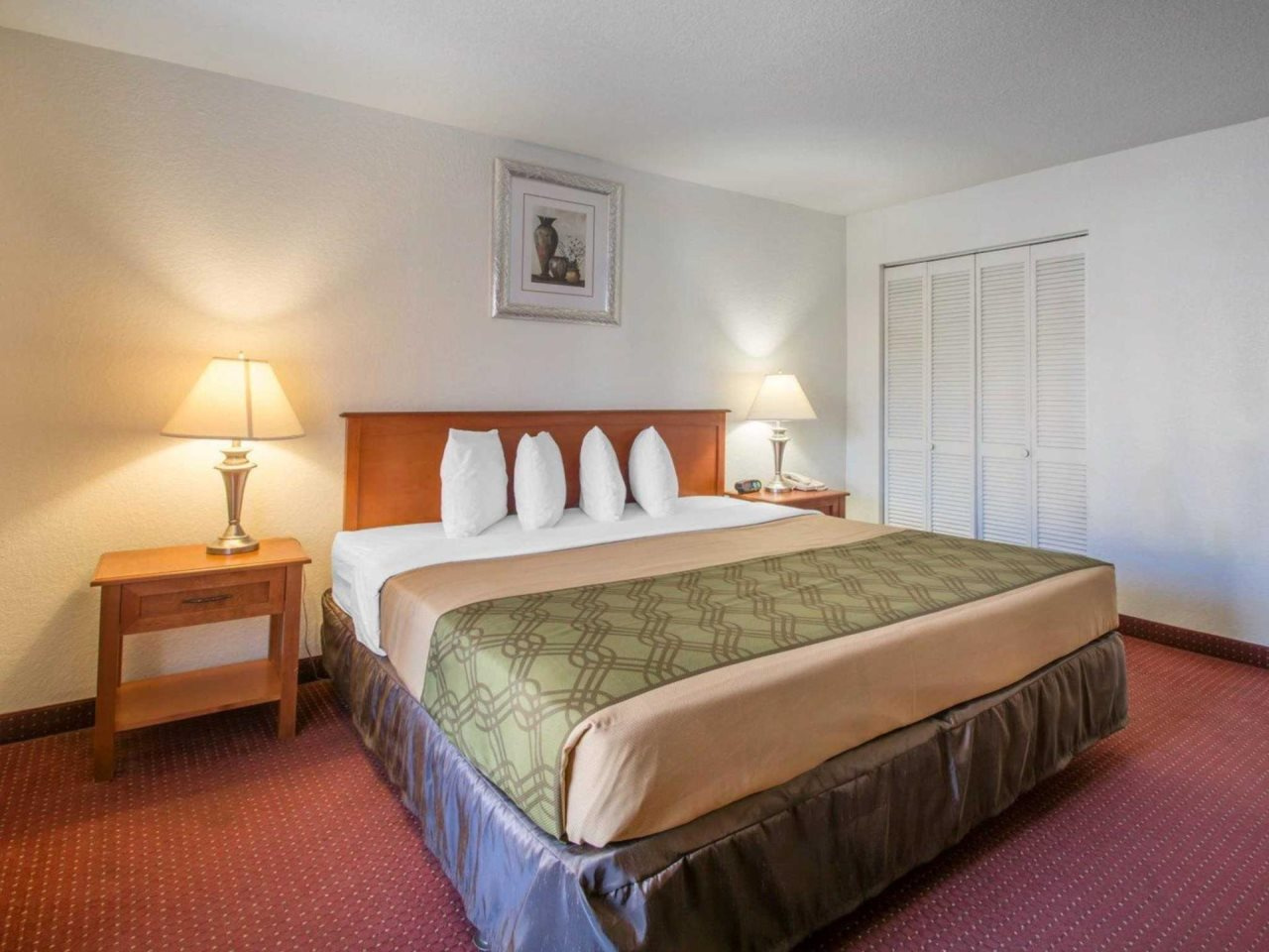 Photo - Econo Lodge Airport - RJ Stadium