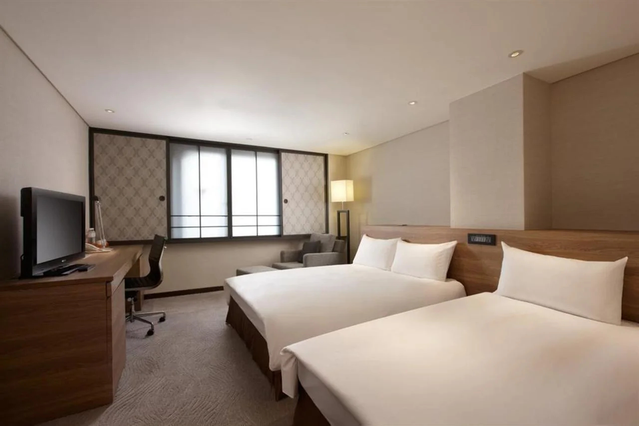 Photo - Royal Inn Taipei Nanxi - MRT Zhongshan Station