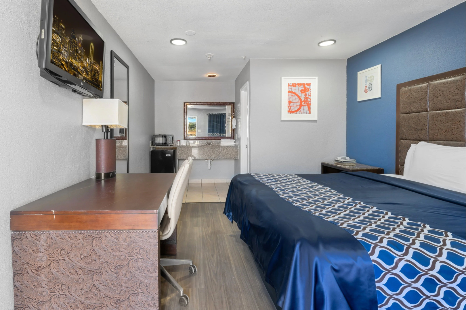 Photo - Golden Inn Dallas by Hotel O