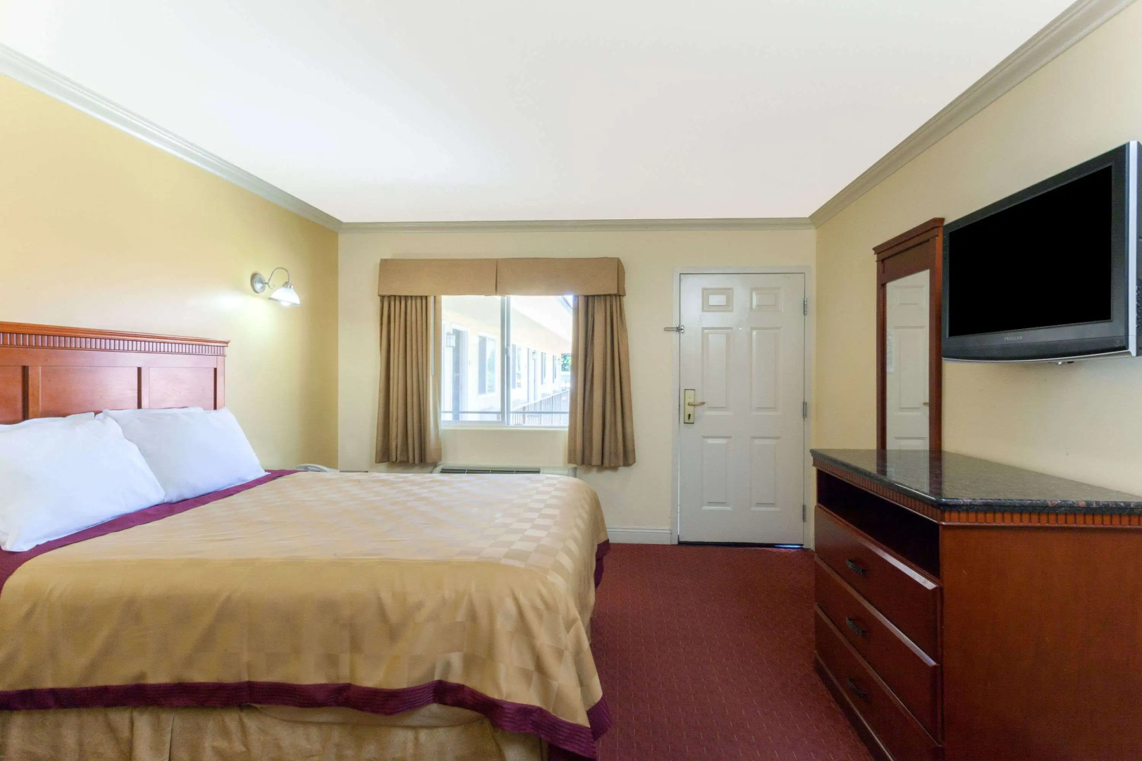 Foto - Travelodge by Wyndham Brea