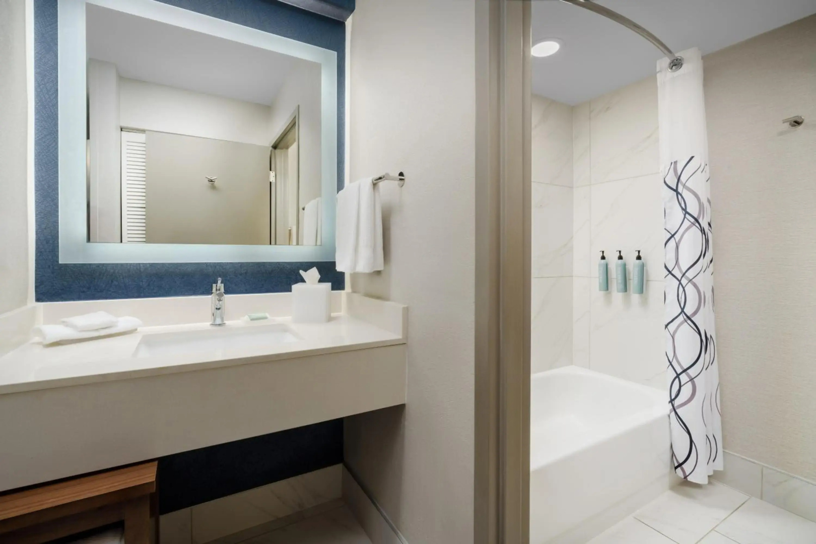 Photo - Courtyard by Marriott Orlando Lake Buena Vista at Vista Centre