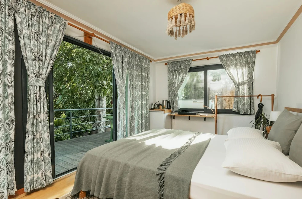 Mona Glamping Caravan Suites