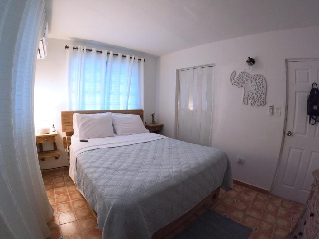 Luna del Mar Guest House , Jacuzzi, & BBQ , Free Wifi & Parking Private