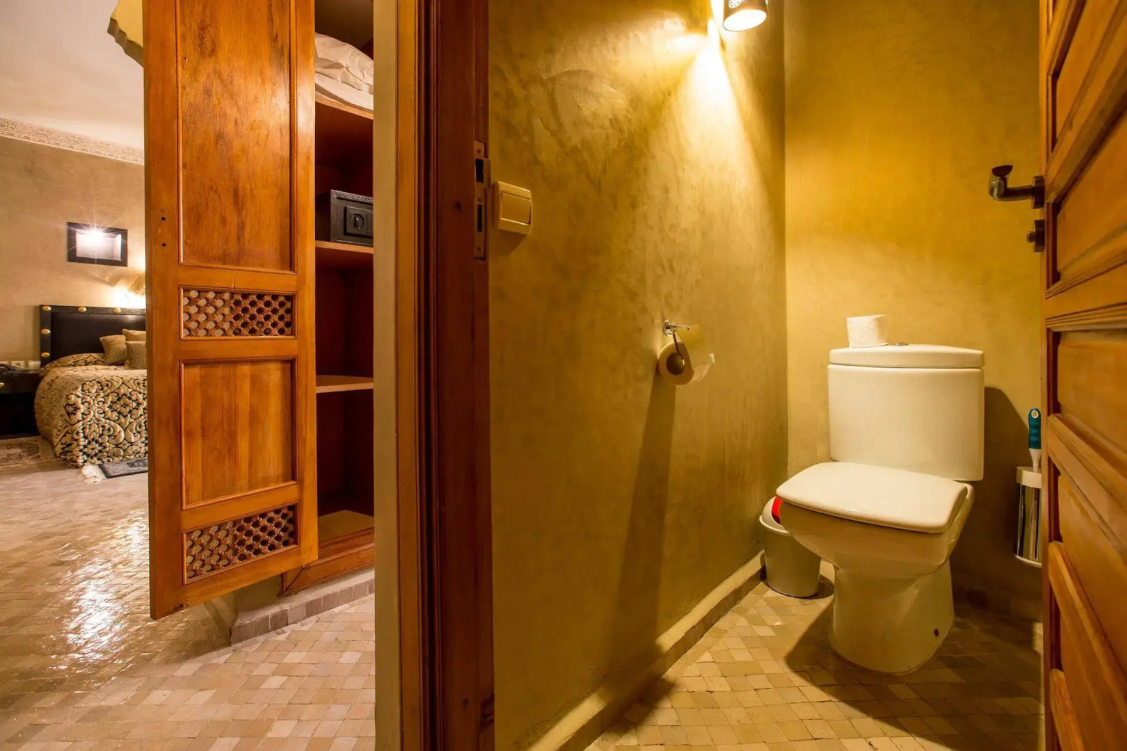 Photo - Riad Andalib