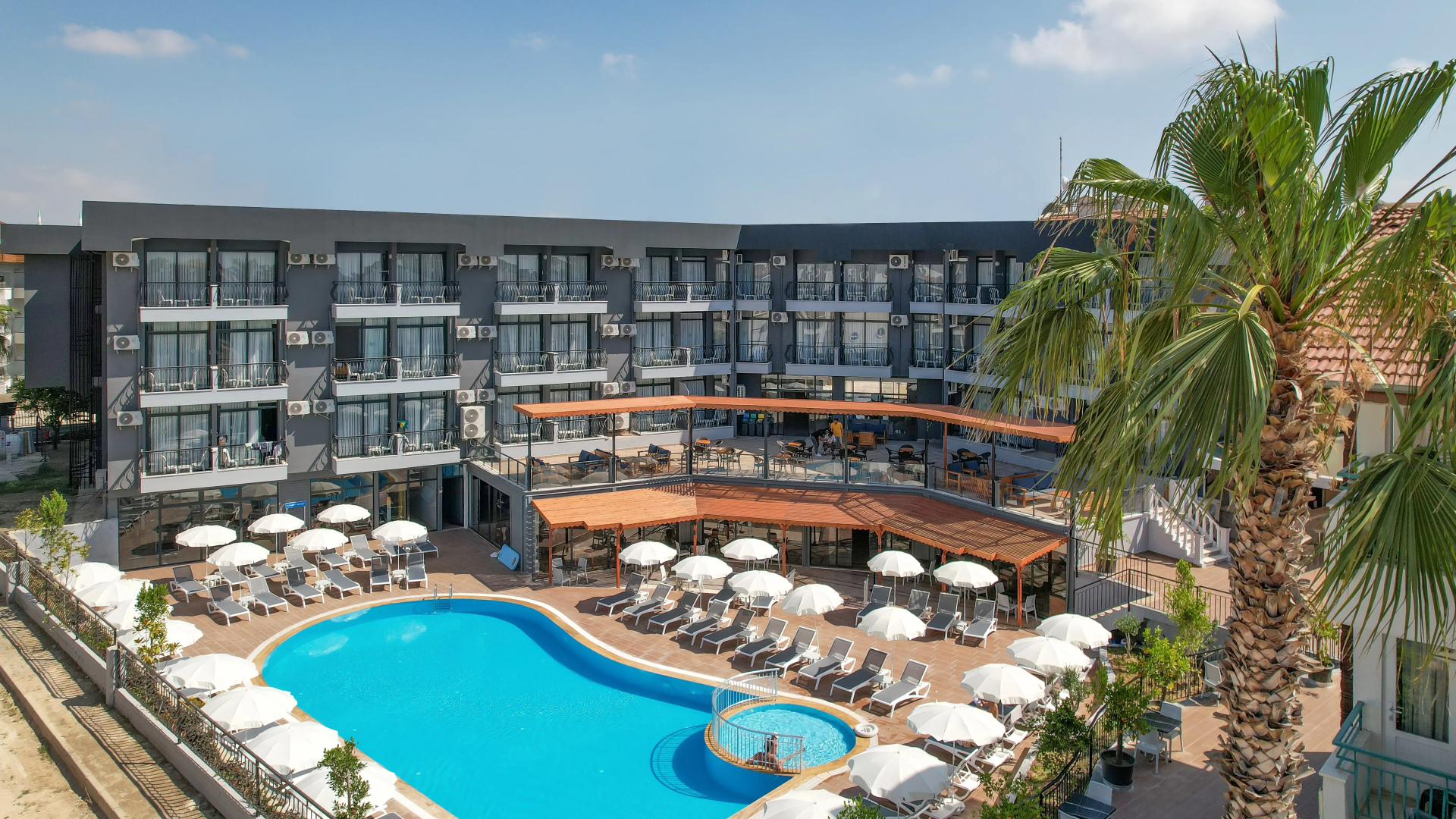 Photo - Clover Magic Park Side Hotel