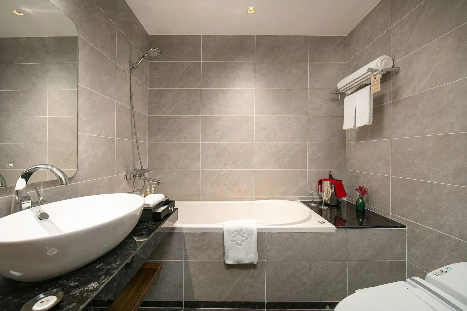 Foto - Signature by M Village Thợ Nhuộm