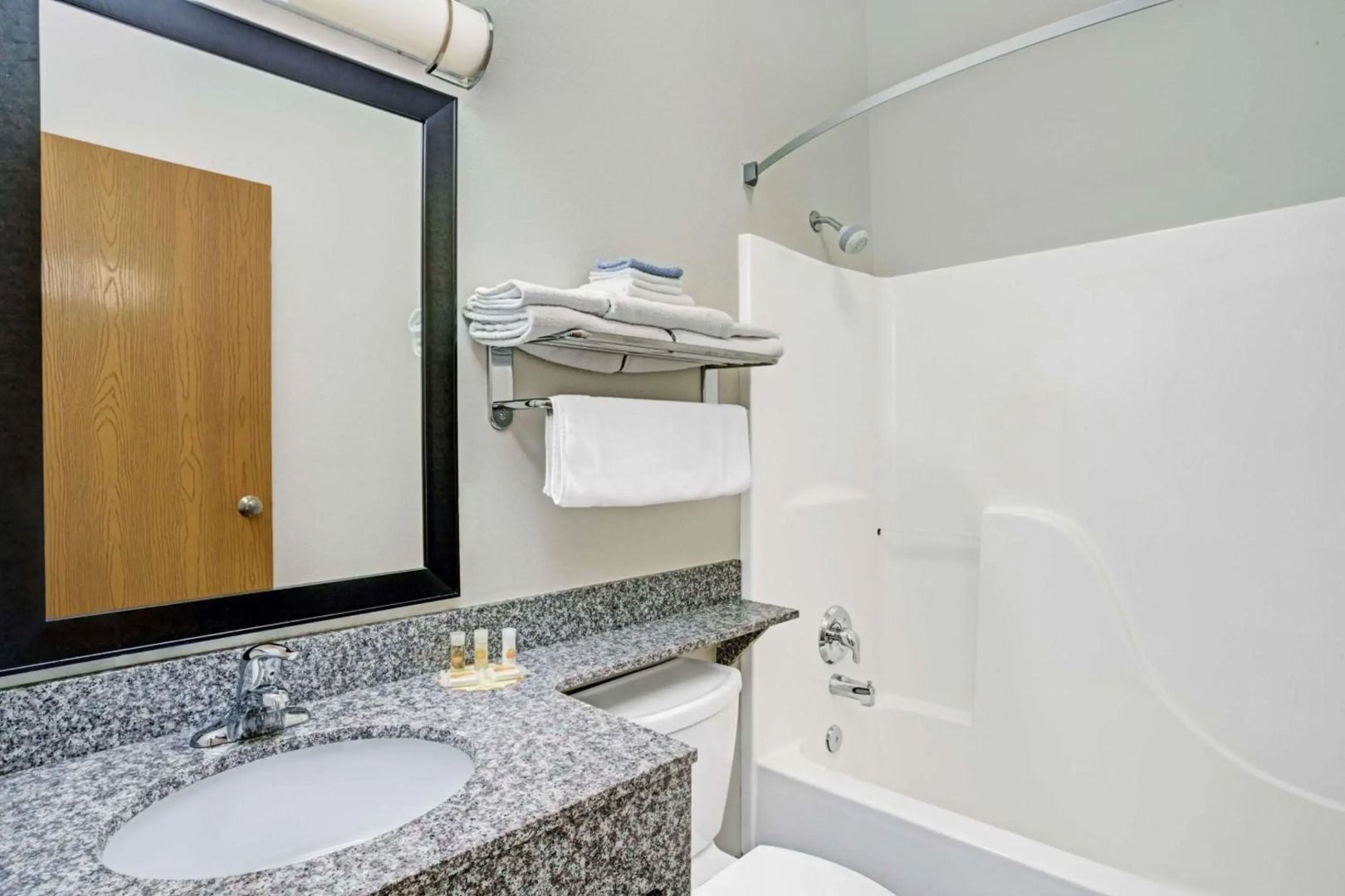 Photo - Dua Miami, Autograph Collection