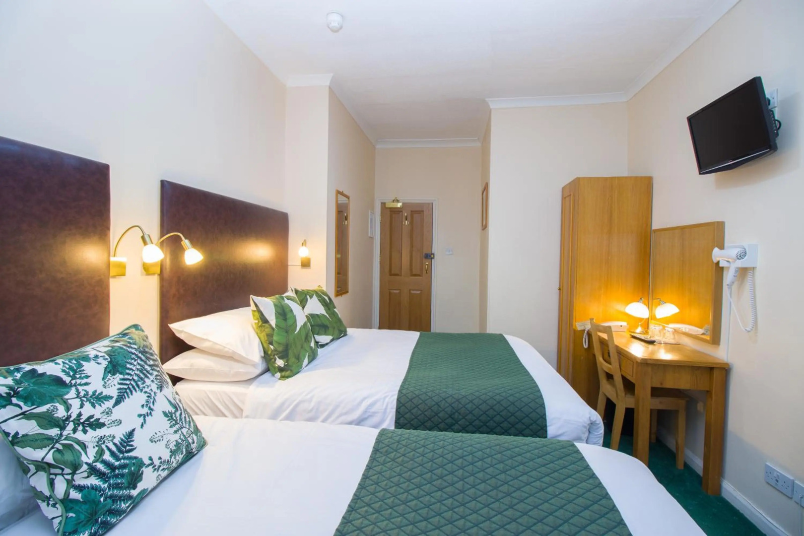 Photo - London Town Hotel