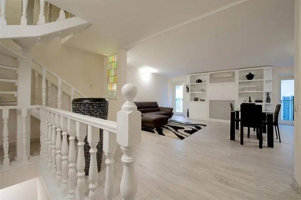 Photo - Black And White Suite