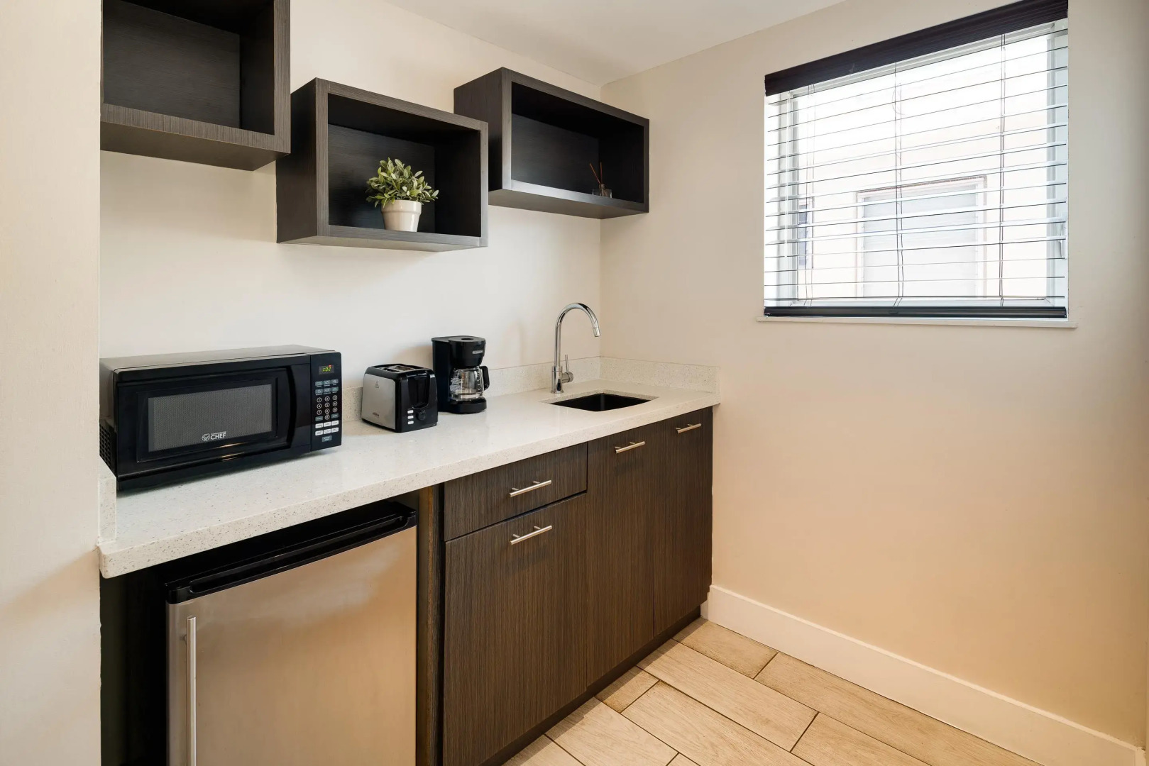 Photo - Waterside Hotel and Suites