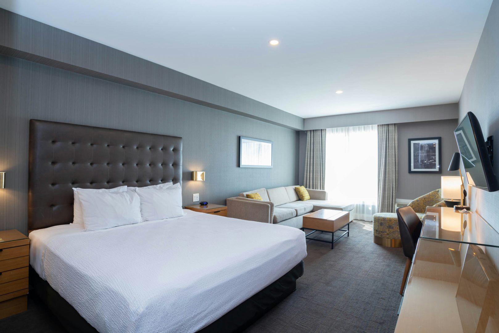 Photo - Sandman Hotel Hamilton