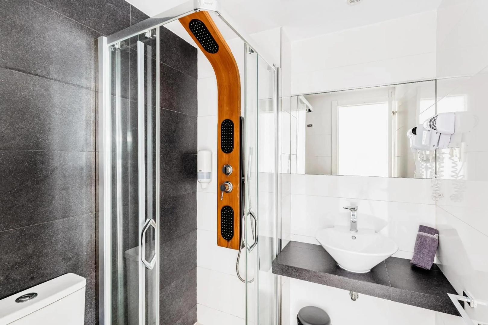 Photo - Bristol Sunset Beach - Holiday Apartments