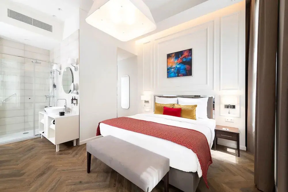 Photo - Three Corners Avenue Hotel