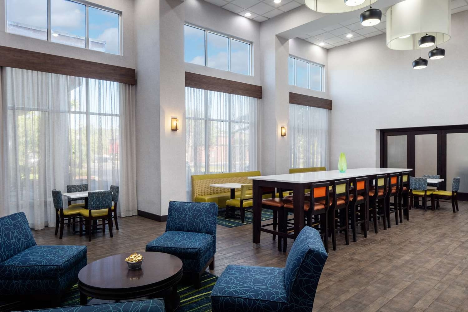 Photo - Hampton Inn & Suites Savannah - I-95 South - Gateway
