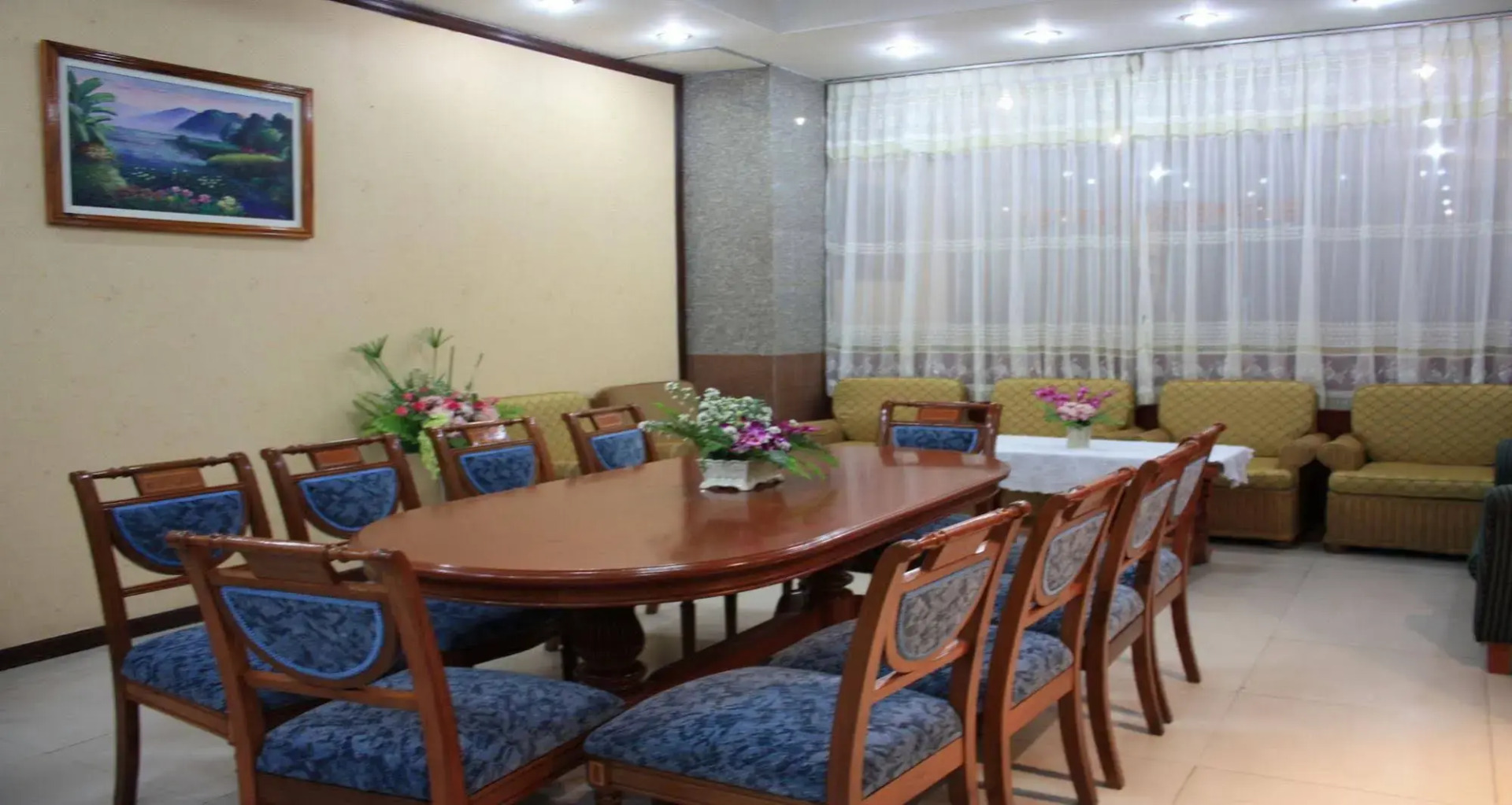 Photo - Summit Pavilion Hotel