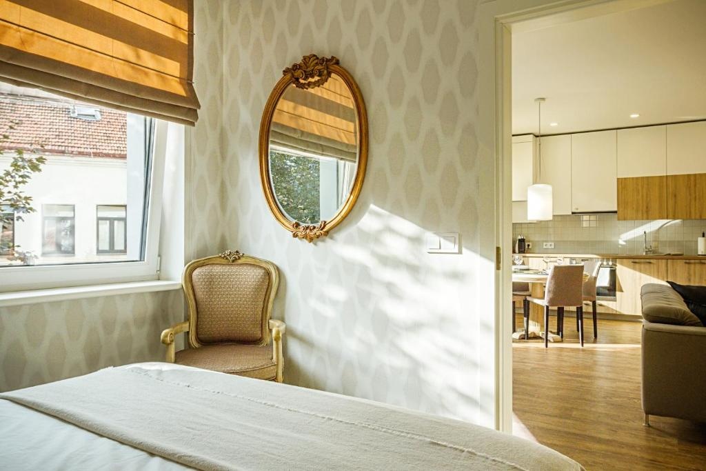 Charming 1BD Old Town Apartment by Hostlovers