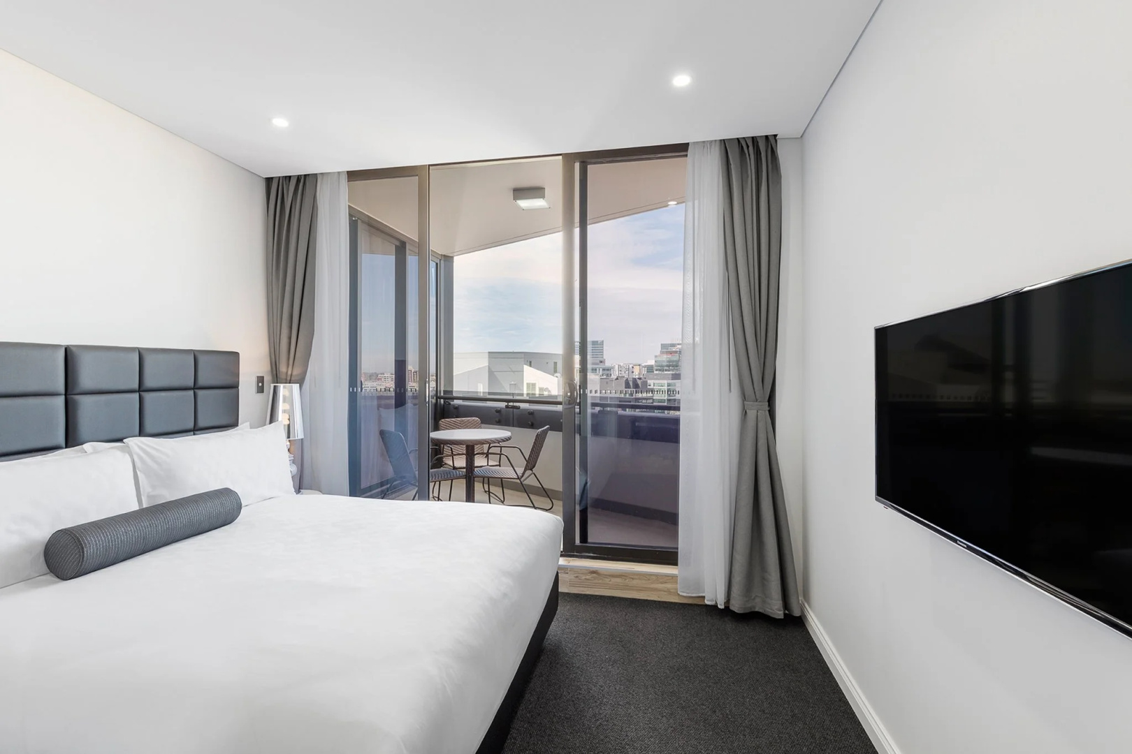 Photo - Meriton Suites Church Street, Parramatta