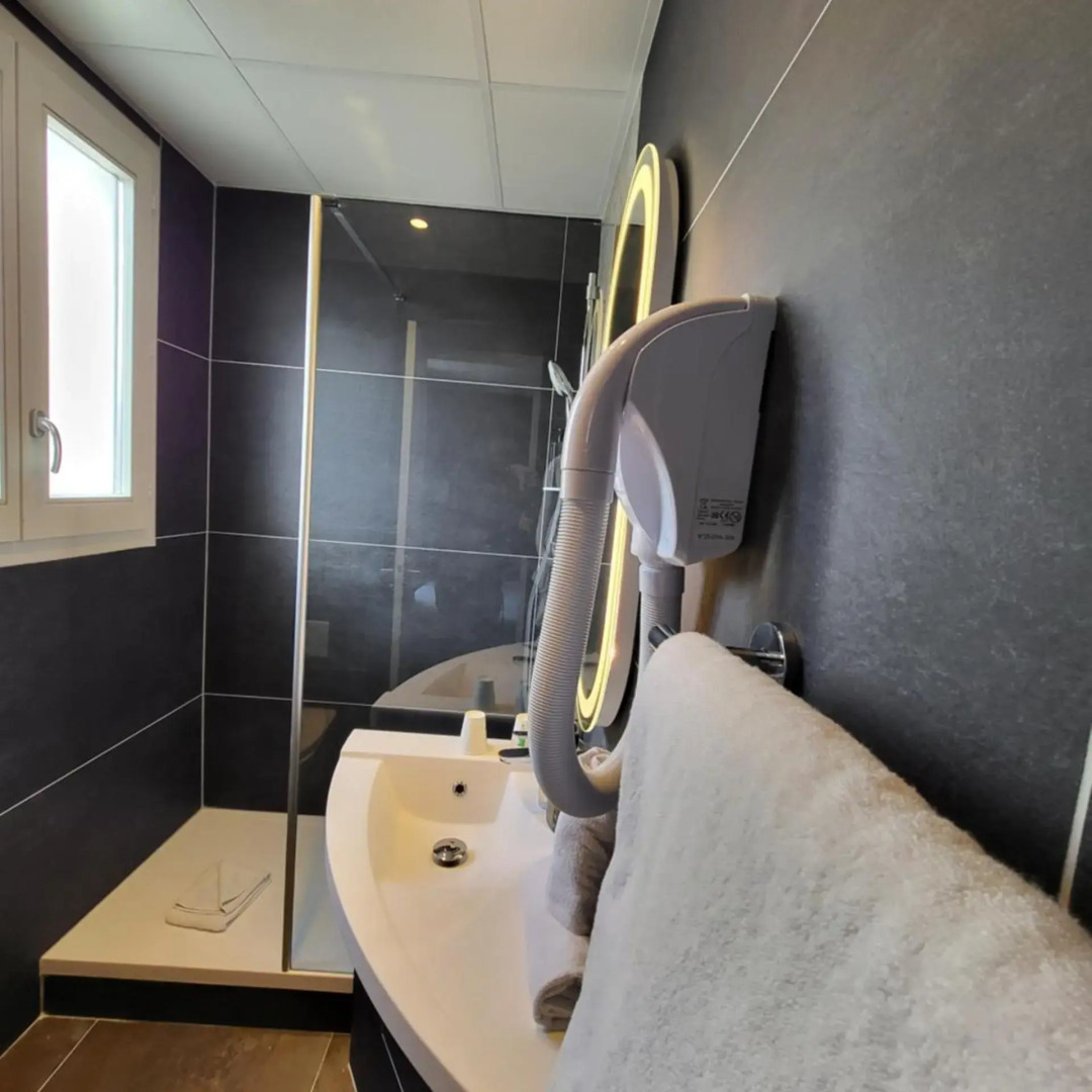 Foto - Accueil Hôtel Paris Pigalle Montmartre - Hôtel rénové