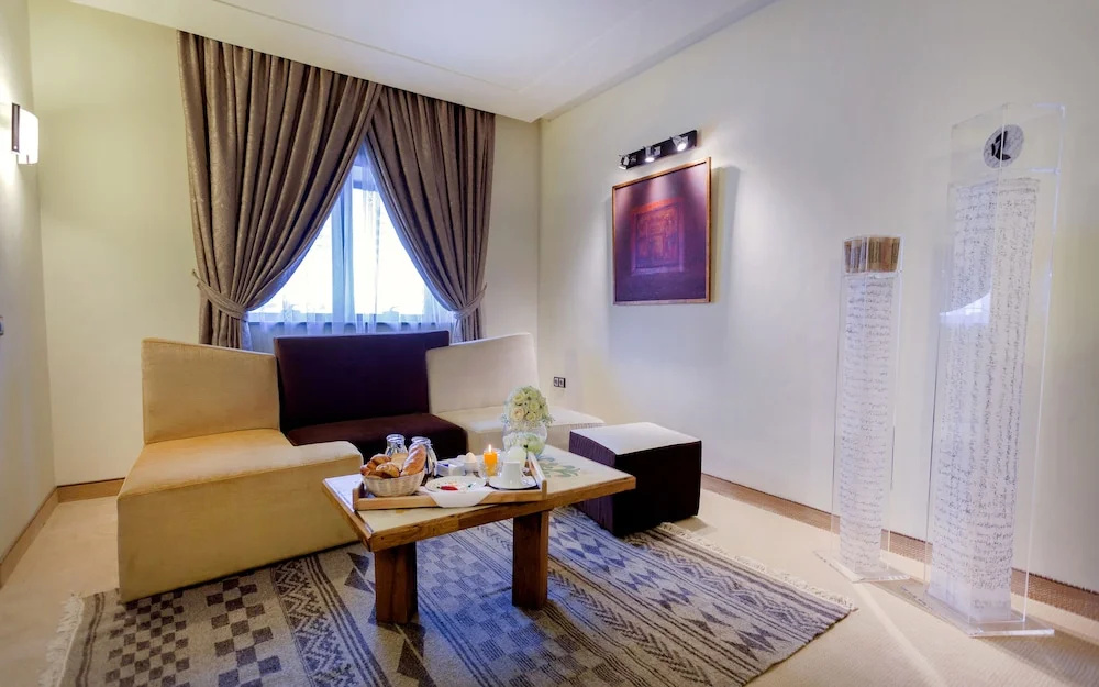 Photo - Business Hotel