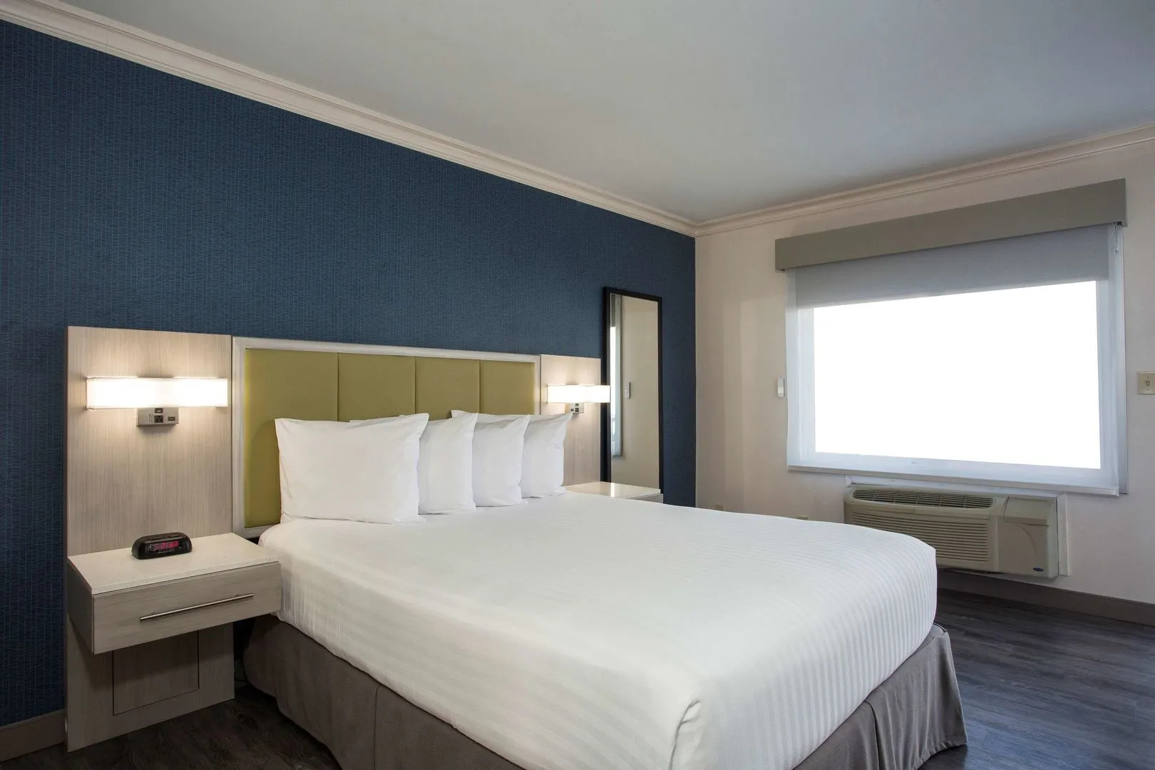 Photo - SureStay Hotel by Best Western Santa Monica