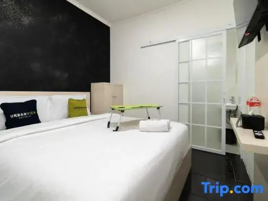 Foto - Urbanview Hotel Bizhome Artha Gading Boulevard by RedDoorz